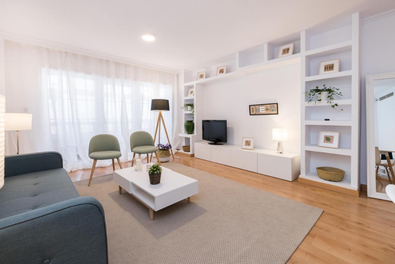 Apartamentos Paseo De La Farola Málaga Eksteriør billede