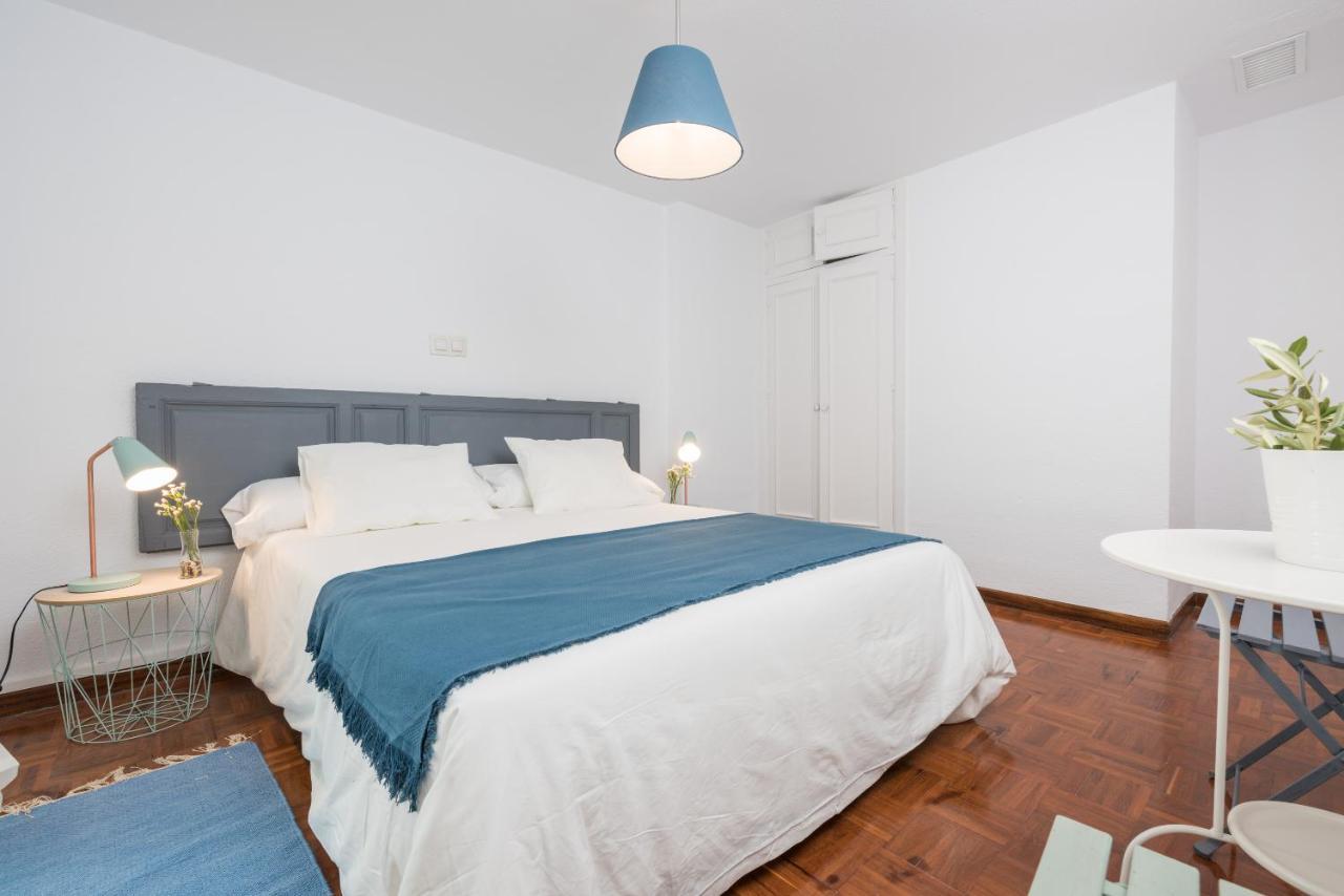 Apartamentos Paseo De La Farola Málaga Eksteriør billede