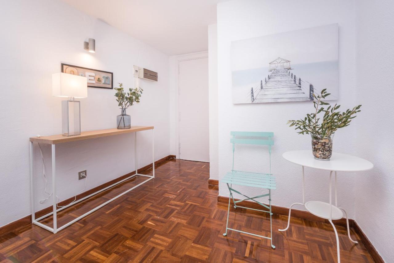 Apartamentos Paseo De La Farola Málaga Eksteriør billede