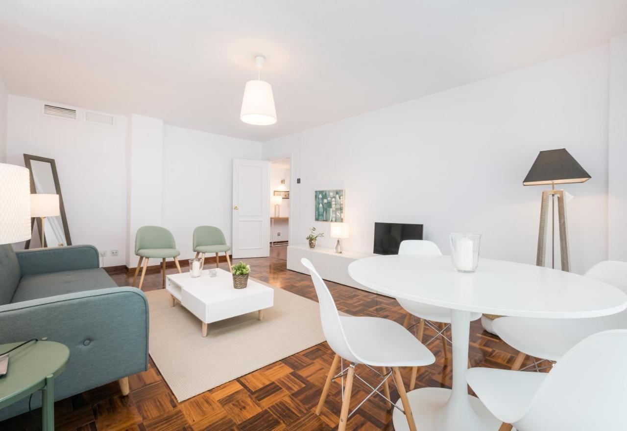 Apartamentos Paseo De La Farola Málaga Eksteriør billede