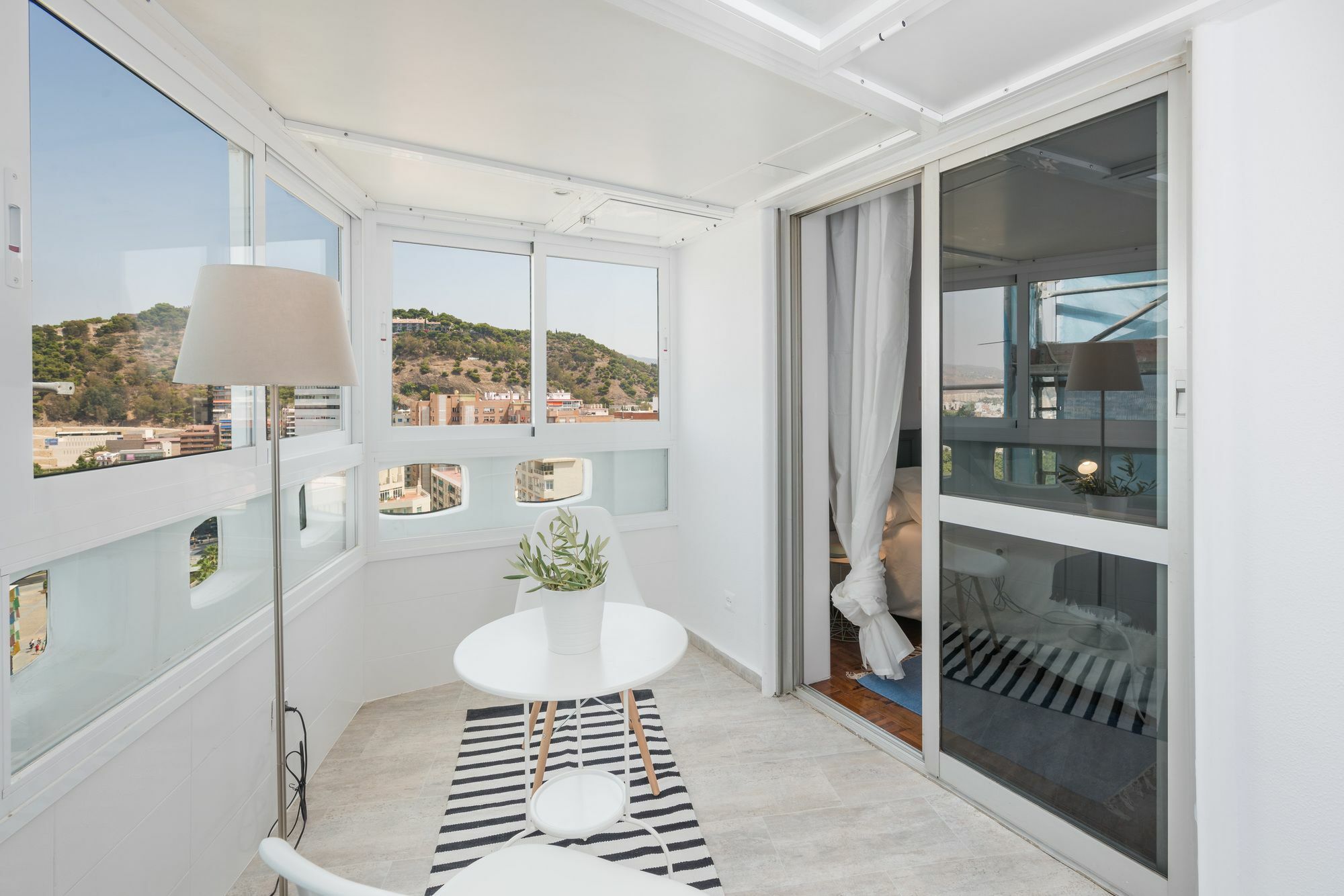 Apartamentos Paseo De La Farola Málaga Eksteriør billede