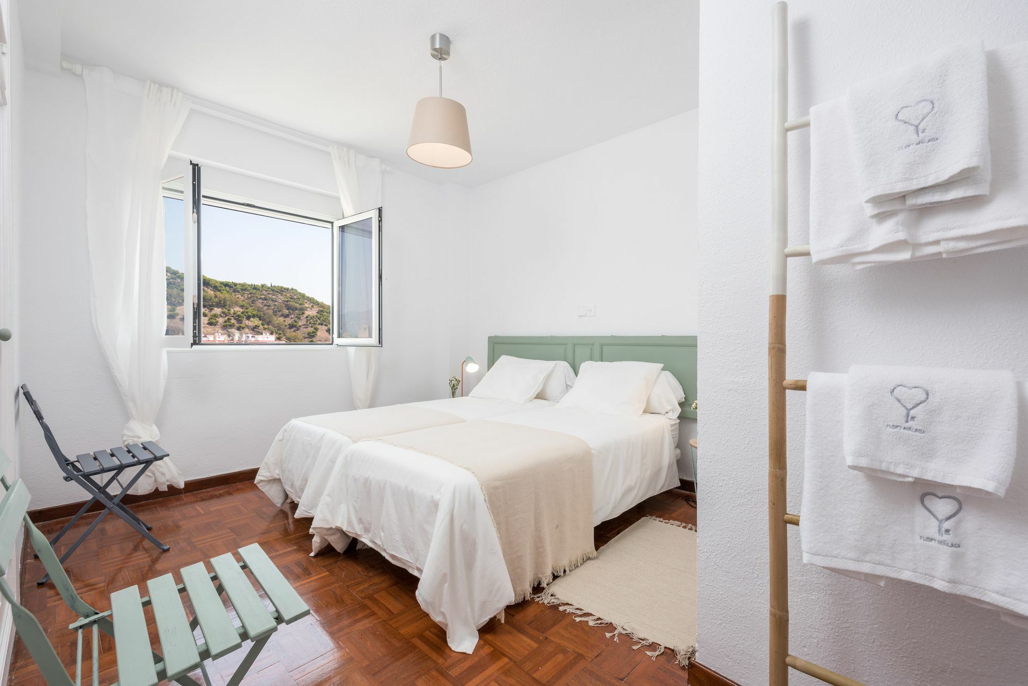 Apartamentos Paseo De La Farola Málaga Eksteriør billede