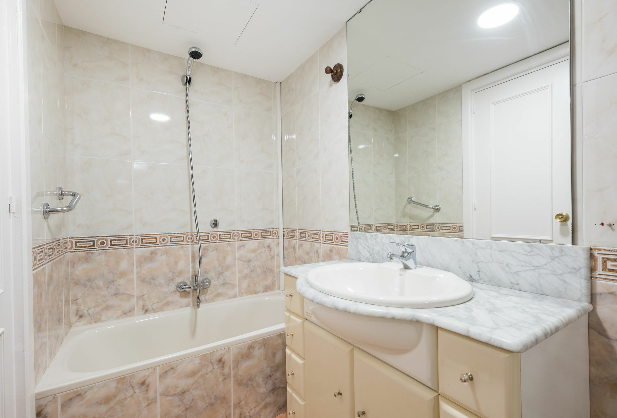 Apartamentos Paseo De La Farola Málaga Eksteriør billede