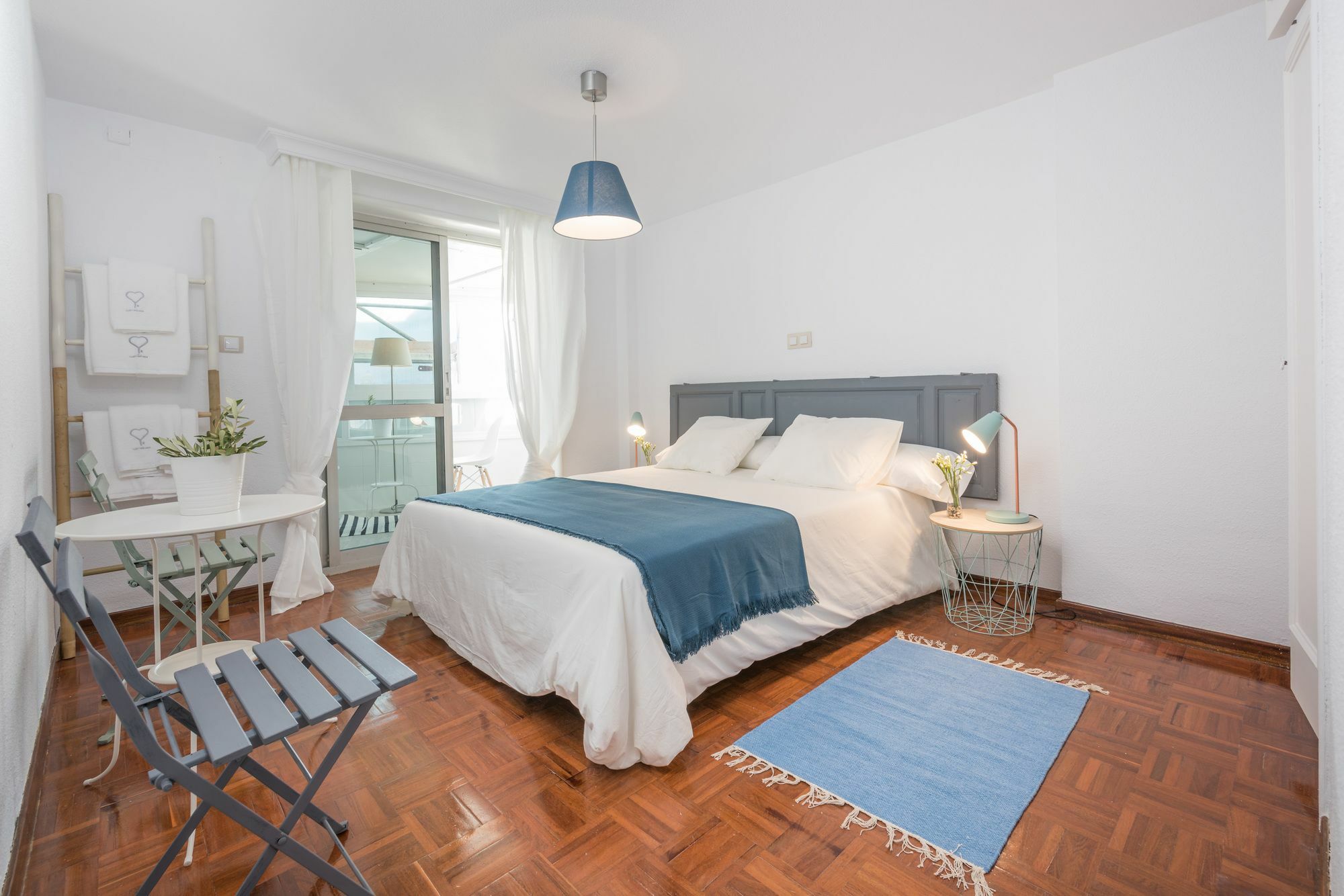 Apartamentos Paseo De La Farola Málaga Eksteriør billede